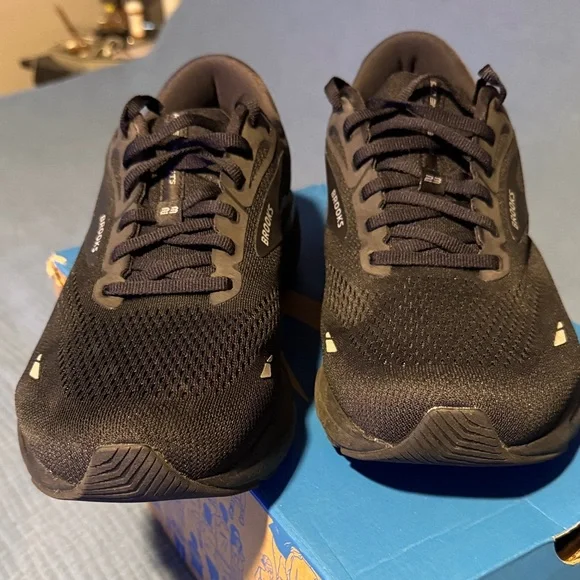 Brooks Black Extra Wide Athletic Sneakers - Picture 6 of 10
